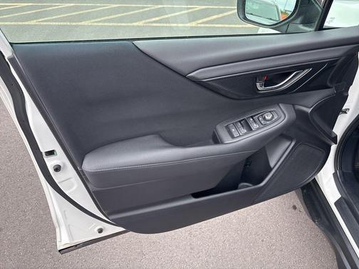 Crystal White Pearl 2022 Subaru Outback Premium