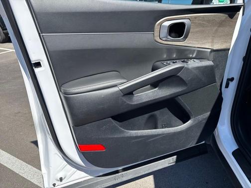 Glacial White Pearl 2023 Kia Sorento X-Line S