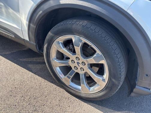 White Metallic 2020 Ford Explorer Platinum