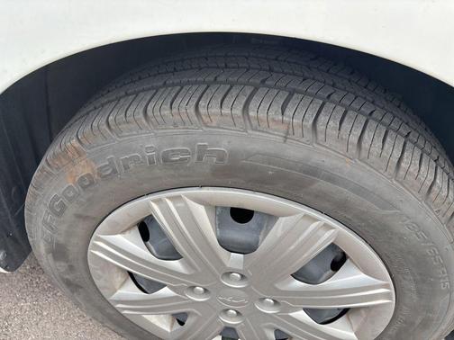 Clear White 2022 Kia Rio LX