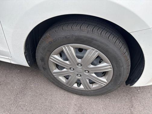 Clear White 2022 Kia Rio LX