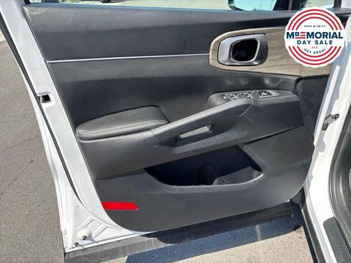 Glacial White Pearl 2023 Kia Sorento X-Line EX