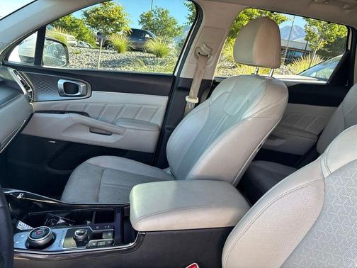 Snow White Pearl 2023 Kia Sorento Hybrid SX Prestige