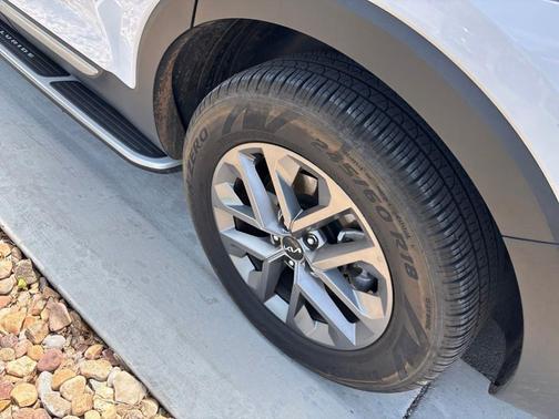Glacial White Pearl 2024 Kia Telluride LX