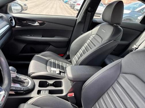 Snow White Pearl 2024 Kia Forte GT-Line