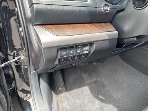 Crystal Black Silica 2017 Subaru Outback 2.5i Limited