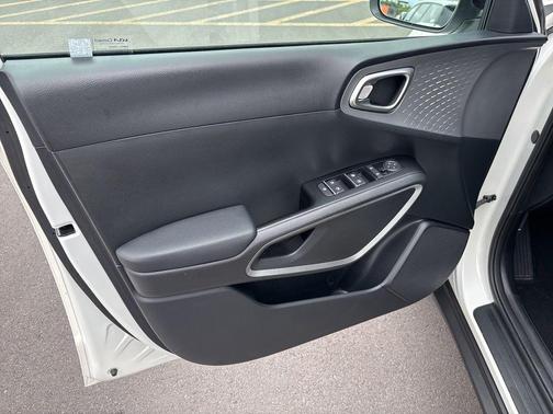 Clear White 2023 Kia Soul S