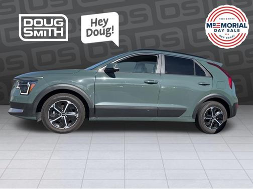 Green 2023 Kia Niro EX