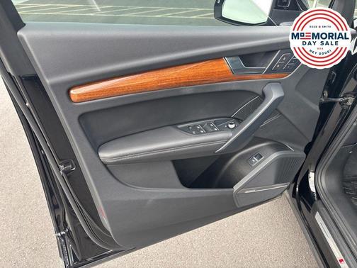 Mythos Black Metallic 2023 Audi Q5 45 S line Prestige