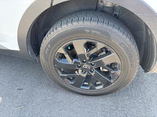 Glacial White Pearl 2023 Kia Sorento X-Line S