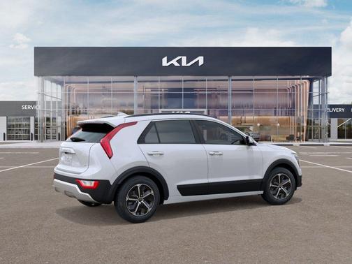 Snow White Pearl 2026 Kia Niro EX