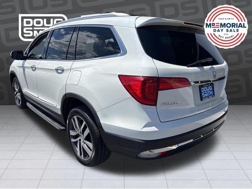 White 2016 Honda Pilot Elite