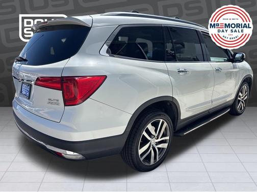 White 2016 Honda Pilot Elite
