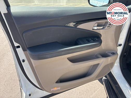 White 2016 Honda Pilot Elite