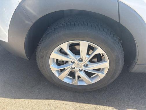Cream White Pearl 2020 Hyundai TUCSON SE