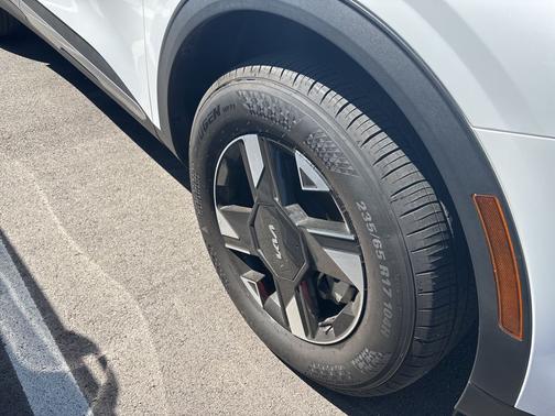 Glacial White Pearl 2026 Kia Sportage LX