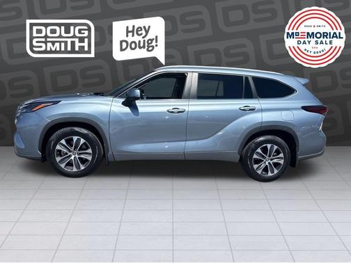 Celestial Silver Metallic 2024 Toyota Highlander XLE