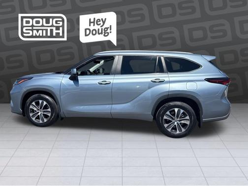 Celestial Silver Metallic 2024 Toyota Highlander XLE