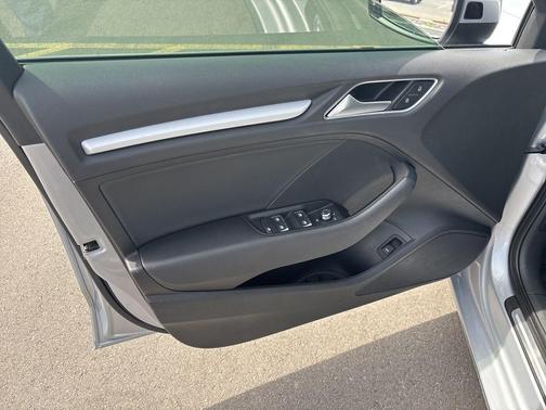 Florett Silver Metallic 2019 Audi A3 2.0T Titanium Premium
