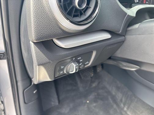 Florett Silver Metallic 2019 Audi A3 2.0T Titanium Premium