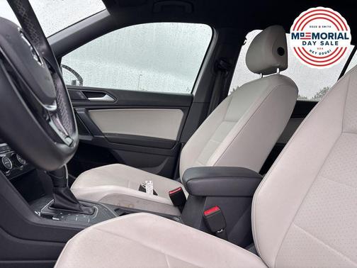 Pure White 2020 Volkswagen Tiguan 2.0T SE R-Line Black