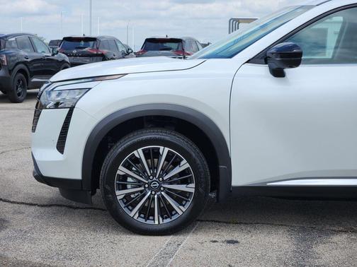 Everest White P 2026 Nissan Pathfinder Platinum