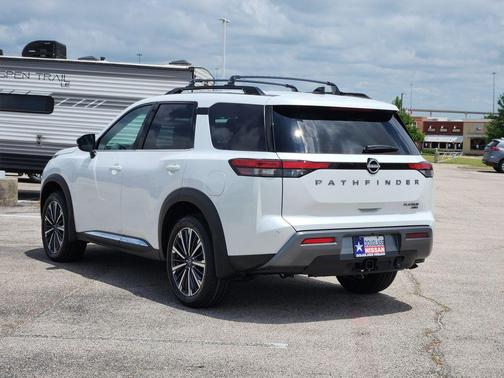 Everest White P 2026 Nissan Pathfinder Platinum