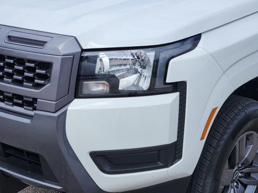 Glacier White 2025 Nissan Frontier SV