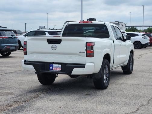 Glacier White 2025 Nissan Frontier SV