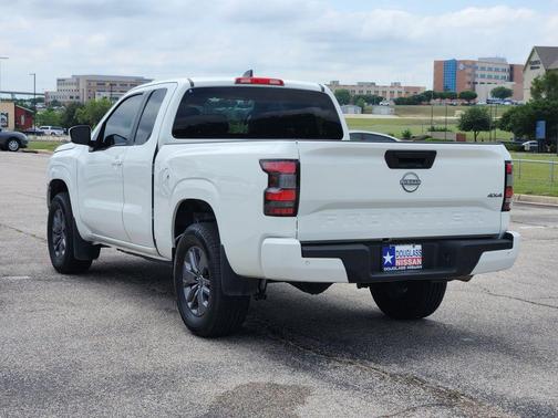Glacier White 2025 Nissan Frontier SV