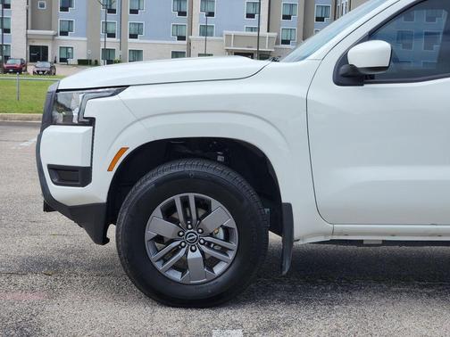 Glacier White 2025 Nissan Frontier SV