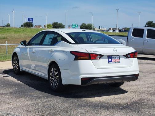 Pearl White Tri-Coat 2026 Nissan Altima 2.5 SV