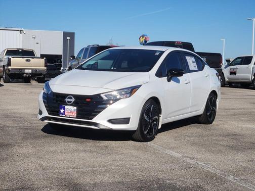 Aspen White 2025 Nissan Versa 1.6 SR