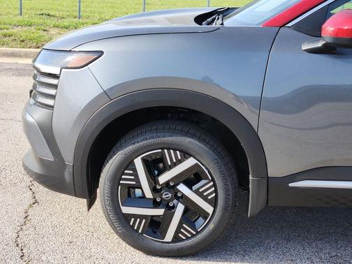 2t Gun Red Roof 2026 Nissan Kicks SV