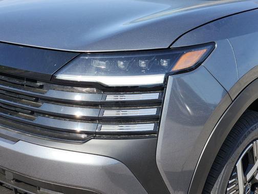 2t Gun Red Roof 2026 Nissan Kicks SV