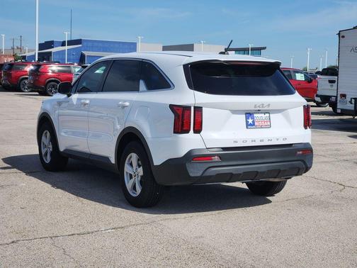 Glacial White Pearl 2022 Kia Sorento LX