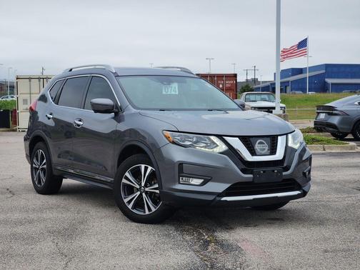 Gun Metallic 2017 Nissan Rogue SL