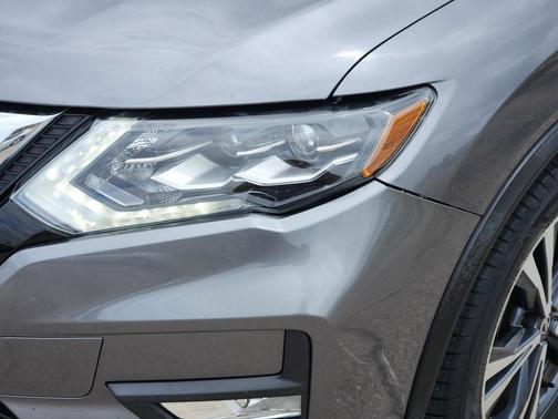 Gun Metallic 2017 Nissan Rogue SL