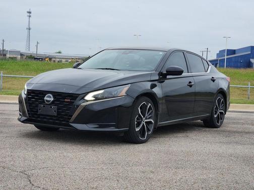 Black 2023 Nissan Altima 2.5 SR