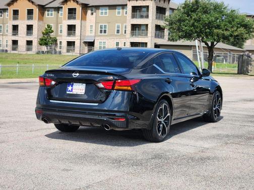 Black 2023 Nissan Altima 2.5 SR