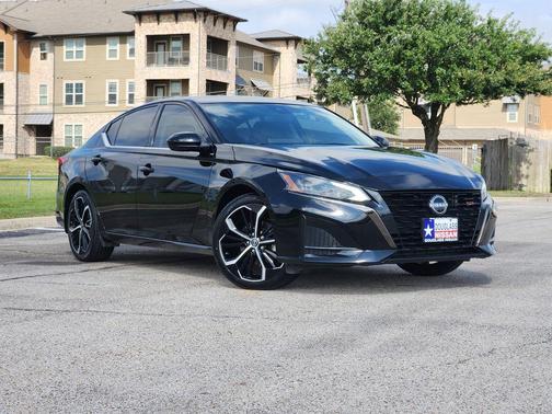 Black 2023 Nissan Altima 2.5 SR