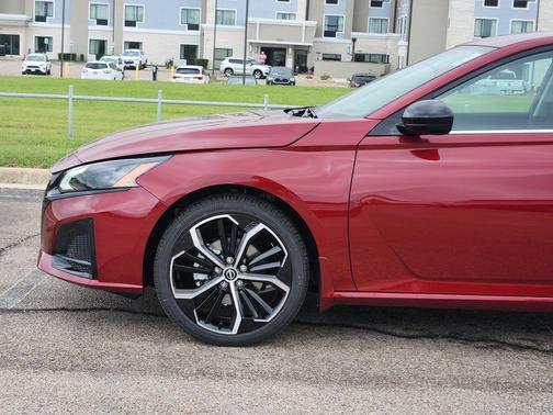 Scarlet Ember 2026 Nissan Altima 2.5 SR