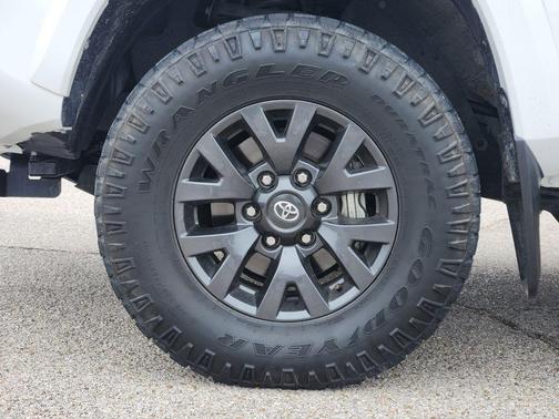 Ice 2023 Toyota Tacoma SR5
