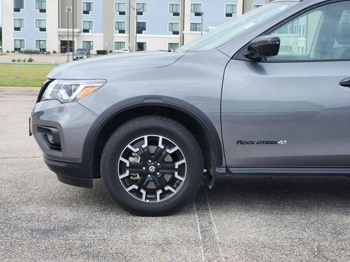Gun Metallic 2020 Nissan Pathfinder SV