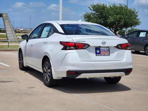 Aspen White 2025 Nissan Versa 1.6 SV