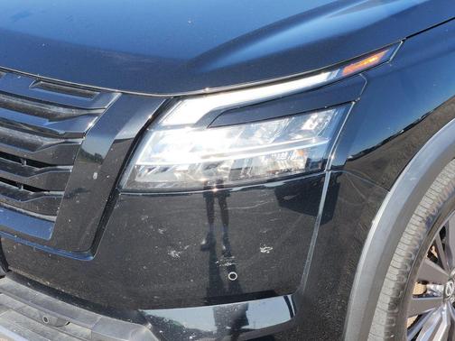 Black 2024 Nissan Pathfinder SL