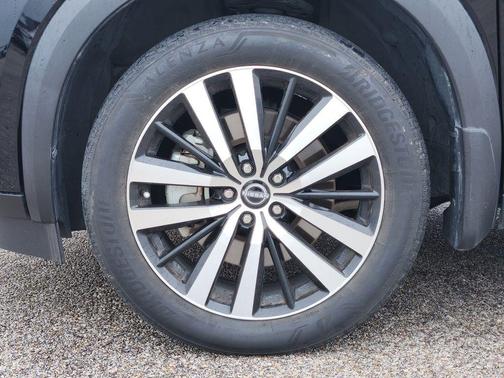 Black 2024 Nissan Pathfinder Platinum