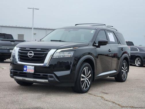 Black 2024 Nissan Pathfinder Platinum