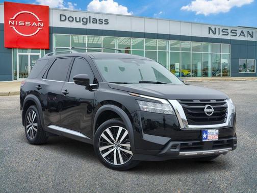 Black 2024 Nissan Pathfinder Platinum