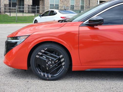 2t Emb Blk Roof 2026 Nissan Sentra SR